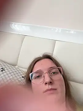 Snapshot of Bellatrisssaa chatting on March 6, 2026, 1:40 pm Bellatrisssaa online show from March 6, 2026, 1:40 pm