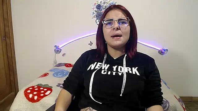 Valeryxs online show from November 4, 2025, 7:35 pm