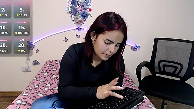 Valeryxs online show from November 18, 2025, 8:35 pm