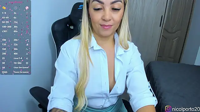 Snapshot of NicolPorto chatting on October 31, 2025, 12:39 pm NicolPorto online show from October 31, 2025, 12:39 pm