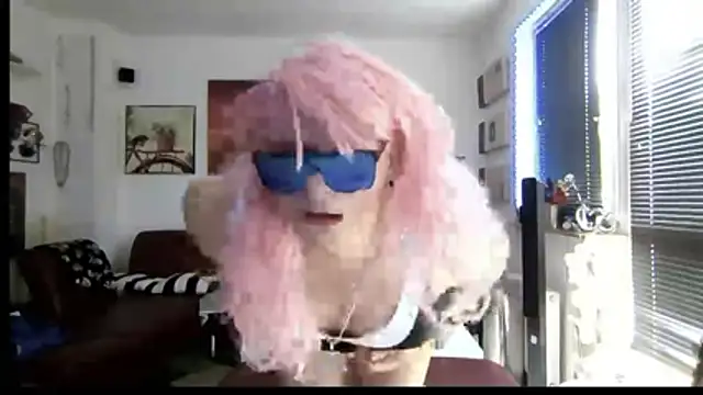 Snapshot of hellgirl1980 chatting on April 27, 2026, 12:36 pm hellgirl1980 online show from April 27, 2026, 12:36 pm