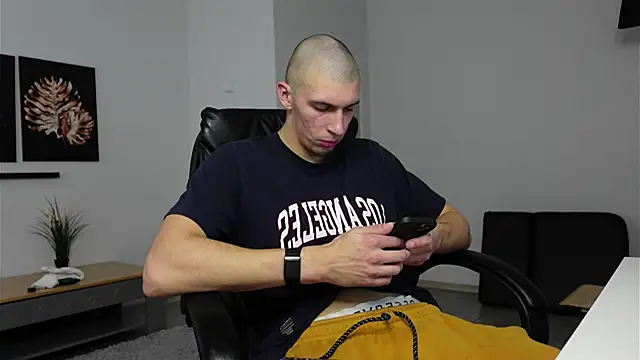 Ryan Dozer online show from October 30, 2025, 8:16 am