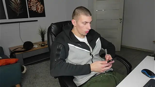 Snapshot of Ryan_Dozer chatting on January 6, 2026, 7:12 am Ryan Dozer online show from January 6, 2026, 7:12 am