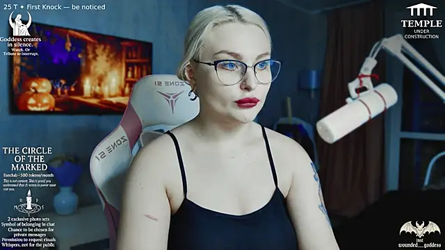 Snapshot of Wounded_Goddess_ chatting on November 3, 2025, 2:51 pm Wounded Goddess online show from November 3, 2025, 2:51 pm