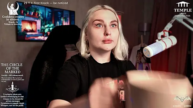 Snapshot of Wounded_Goddess_ chatting on November 13, 2025, 8:30 pm Wounded Goddess online show from November 13, 2025, 8:30 pm