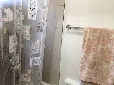 littyleesh1 online show from October 21, 2025, 2:40 pm