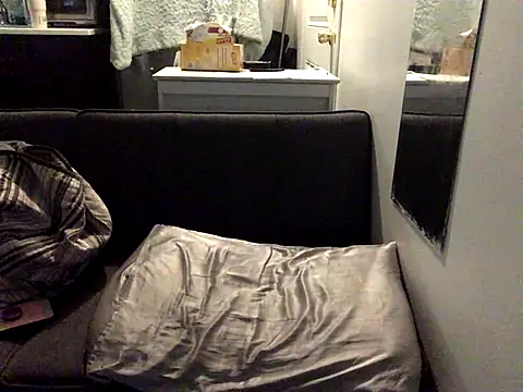 littyleesh1 online show from December 1, 2025, 4:39 am