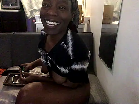 littyleesh1 online show from December 19, 2025, 11:28 am