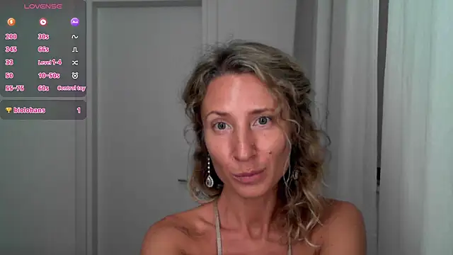 Snapshot of Paevoa chatting on November 10, 2025, 4:17 pm Paevoa online show from November 10, 2025, 4:17 pm