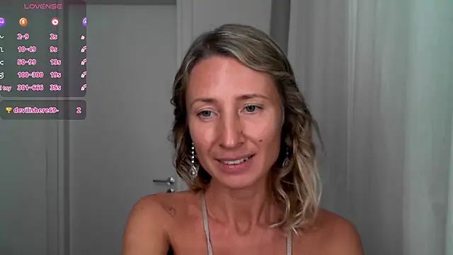 Snapshot of Paevoa chatting on November 11, 2025, 3:12 pm Paevoa online show from November 11, 2025, 3:12 pm