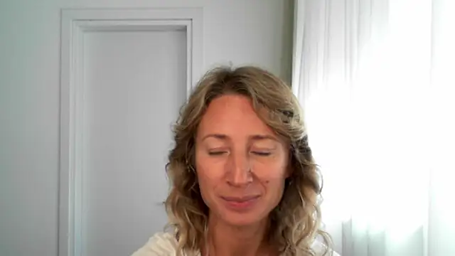 Snapshot of Paevoa chatting on November 14, 2025, 9:52 am Paevoa online show from November 14, 2025, 9:52 am