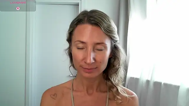 Snapshot of Paevoa chatting on November 28, 2025, 9:01 am Paevoa online show from November 28, 2025, 9:01 am