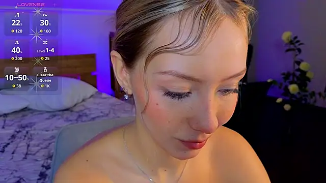 LumMina online show from April 14, 2026, 2:28 am