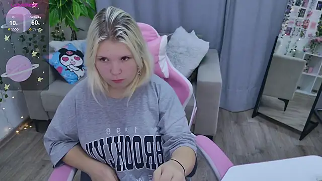 Snapshot of EmillyRogers chatting on September 14, 2025, 5:17 am EmillyRogers online show from September 14, 2025, 5:17 am