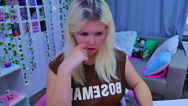 Snapshot of EmillyRogers chatting on September 18, 2025, 5:31 am EmillyRogers online show from September 18, 2025, 5:31 am