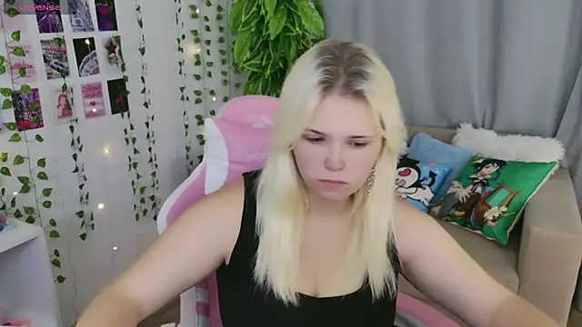 Snapshot of EmillyRogers chatting on September 22, 2025, 5:31 am EmillyRogers online show from September 22, 2025, 5:31 am