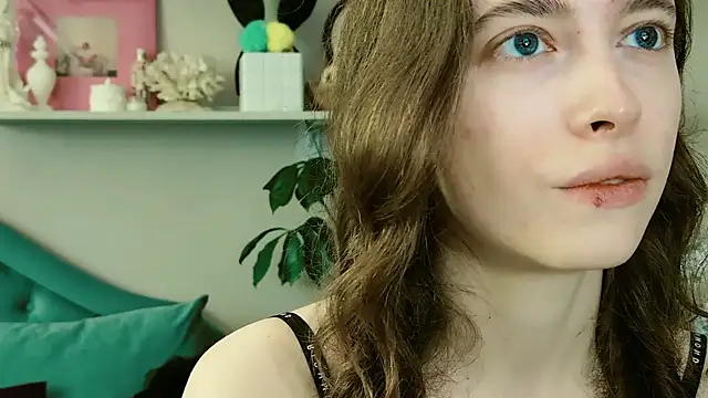 Snapshot of Yoka_paradoXXX chatting on May 18, 2026, 9:15 am Yoka paradoXXX online show from May 18, 2026, 9:15 am