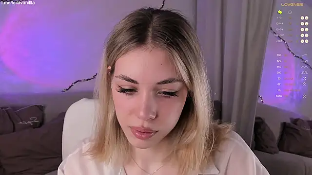 Snapshot of Leila_Vanilla chatting on April 3, 2026, 4:43 am Leila Vanilla online show from April 3, 2026, 4:43 am