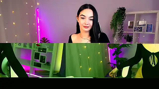 MonicaTess online show from November 27, 2025, 4:03 am