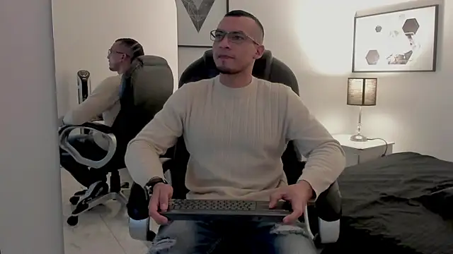 Snapshot of johan_miller0 chatting on December 22, 2025, 5:59 am johan miller0 online show from December 22, 2025, 5:59 am