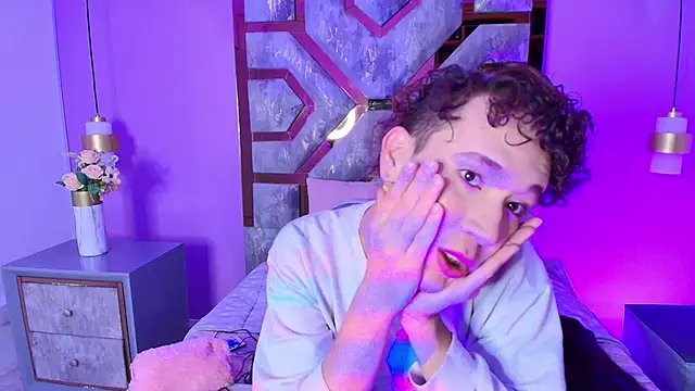 Snapshot of Electra_Gosselin chatting on October 13, 2025, 12:05 pm Electra Gosselin online show from October 13, 2025, 12:05 pm