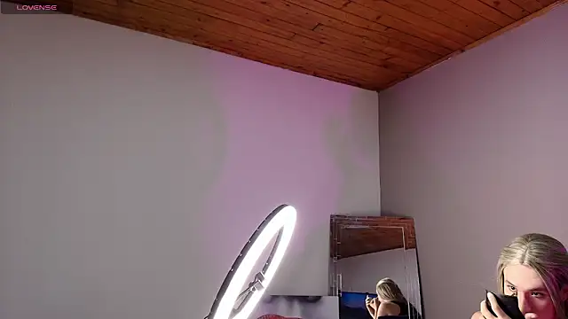 Snapshot of Electra_Gosselin chatting on October 31, 2025, 3:18 am Electra Gosselin online show from October 31, 2025, 3:18 am