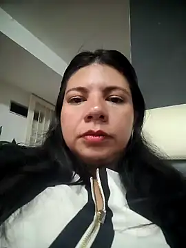 Snapshot of kinky_momm chatting on January 14, 2026, 4:12 pm kinky momm online show from January 14, 2026, 4:12 pm