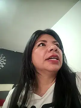 Snapshot of kinky_momm chatting on January 17, 2026, 6:33 pm kinky momm online show from January 17, 2026, 6:33 pm