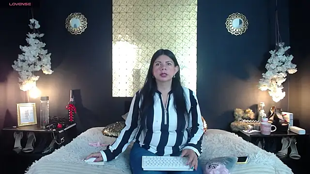 Snapshot of kinky_momm chatting on February 20, 2026, 3:01 pm kinky momm online show from February 20, 2026, 3:01 pm