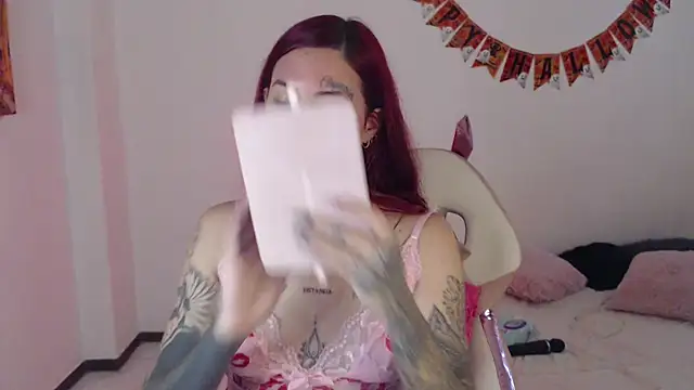 Snapshot of Maddy_Vicius19 chatting on October 19, 2025, 8:42 pm Maddy Vicius19 online show from October 19, 2025, 8:42 pm