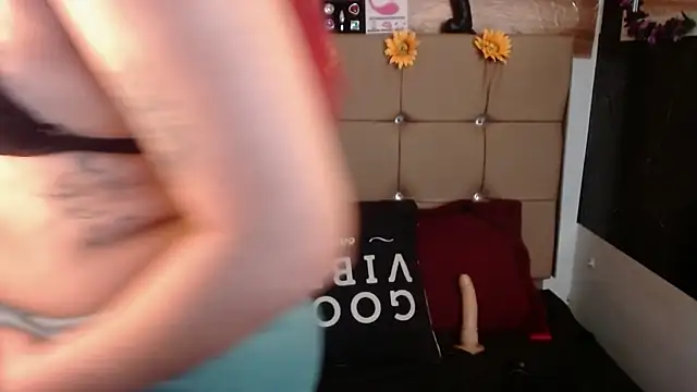 MIA  SPENCER online show from November 27, 2025, 8:22 pm