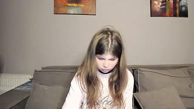 Lilly Jess online show from November 14, 2025, 7:45 pm