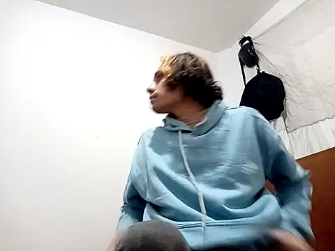 Snapshot of kittymutant99 chatting on November 5, 2025, 10:43 pm kittymutant99 online show from November 5, 2025, 10:43 pm