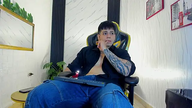 Snapshot of xKevyn chatting on October 24, 2025, 12:23 pm xKevyn online show from October 24, 2025, 12:23 pm