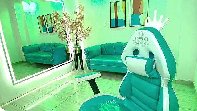 Black roseee online show from October 19, 2025, 4:02 am