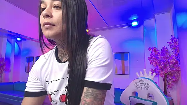 Black roseee online show from April 12, 2026, 3:55 am