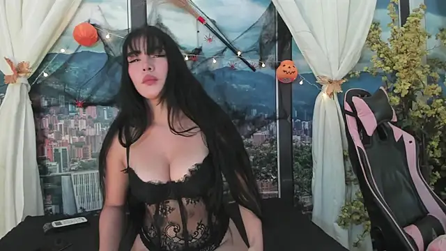 Sarahwalkerr online show from October 20, 2025, 2:28 pm