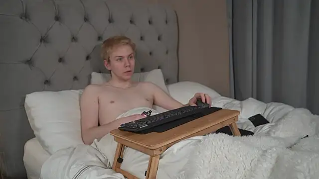 Snapshot of scottishtwink01 chatting on March 4, 2026, 2:17 am scottishtwink01 online show from March 4, 2026, 2:17 am