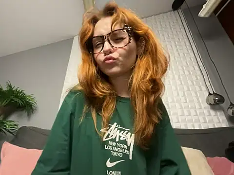 AlisHanson online show from September 26, 2025, 1:15 pm