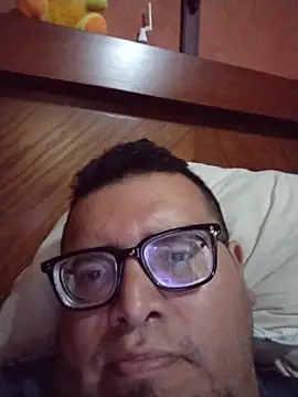 Snapshot of Santiagoqro85 chatting on November 27, 2025, 1:07 am Santiagoqro85 online show from November 27, 2025, 1:07 am