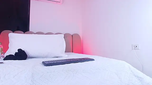 abbyrouss  online show from November 19, 2025, 3:06 am