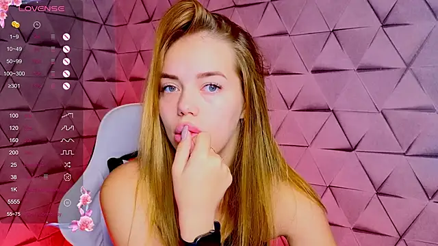 SofieSin online show from September 28, 2025, 1:11 am