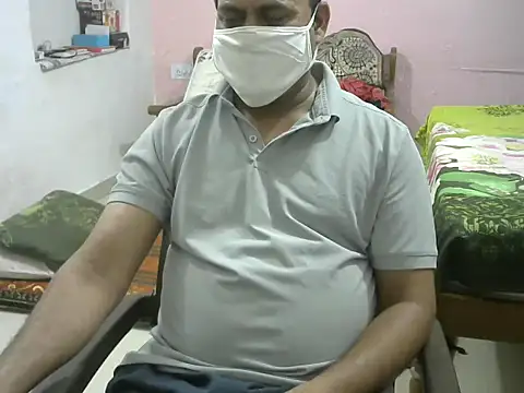 Famit025 online show from April 12, 2026, 6:13 pm