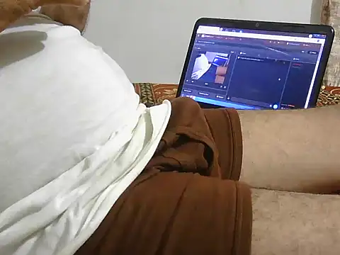 Famit025 online show from July 10, 2026, 6:43 pm