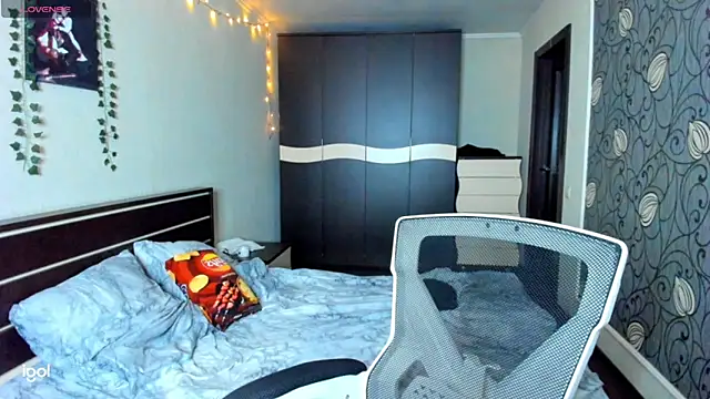 bonnybimi online show from October 22, 2025, 1:44 pm