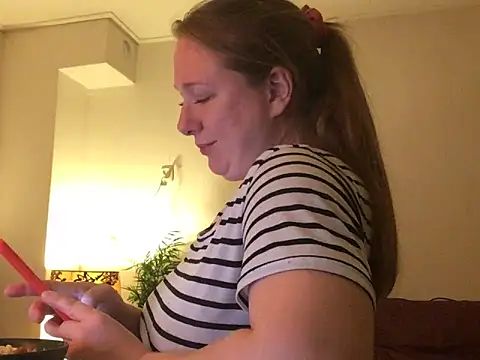 MazySunny online show from October 31, 2025, 9:05 pm