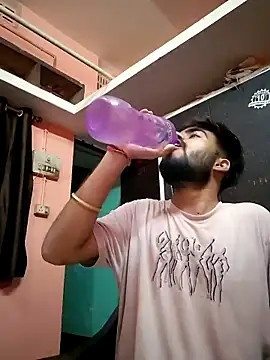 soniriyaa010101 online show from April 16, 2026, 8:53 pm