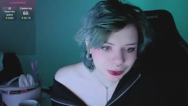 Snapshot of Alice_Zev chatting on September 24, 2025, 8:45 pm Alice Zev online show from September 24, 2025, 8:45 pm