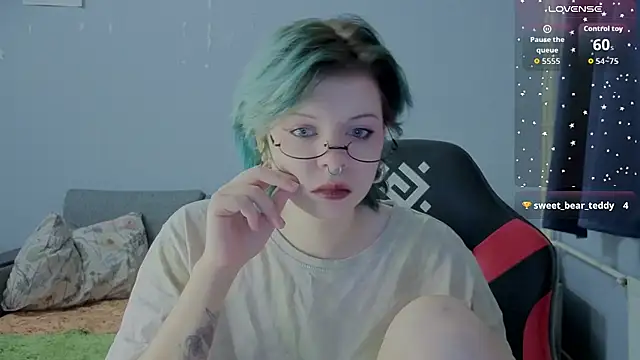 Snapshot of Alice_Zev chatting on September 30, 2025, 6:46 pm Alice Zev online show from September 30, 2025, 6:46 pm
