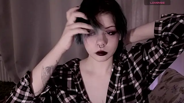 Snapshot of Alice_Zev chatting on December 20, 2025, 10:28 pm Alice Zev online show from December 20, 2025, 10:28 pm